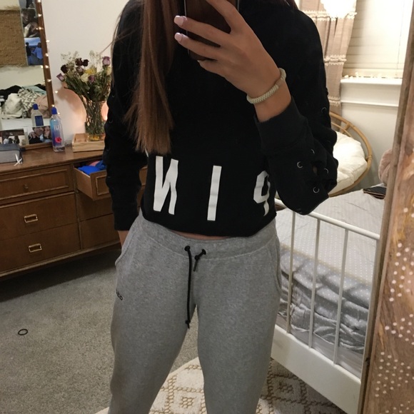 VS PINK HOODIE - Picture 2 of 4